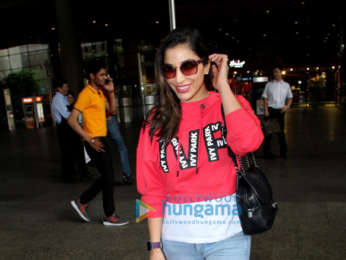 Shilpa Shetty, Sophie Choudry, Bipasha Basu and others snapped at the airport