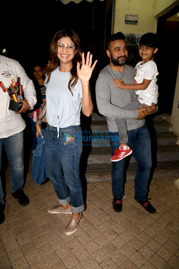 shilpa shetty and karishma sharma snapped at pvr juhu 02