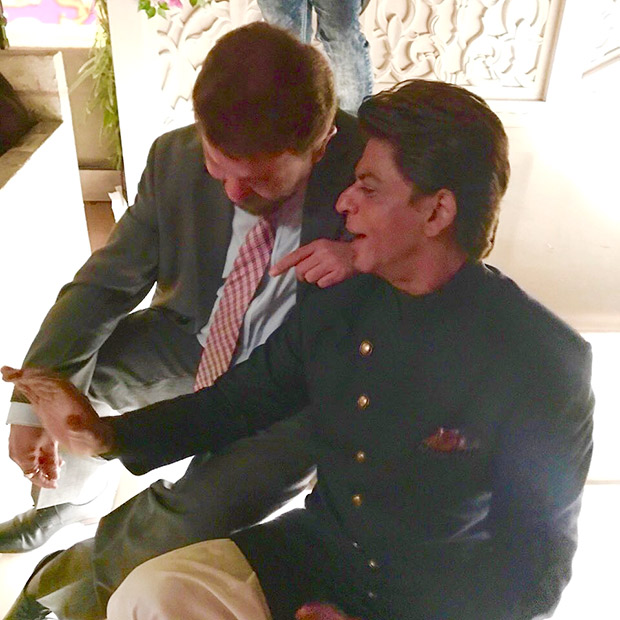 Smriti Irani catching husband Zubin Irani and Shah Rukh Khan gossiping is going viral