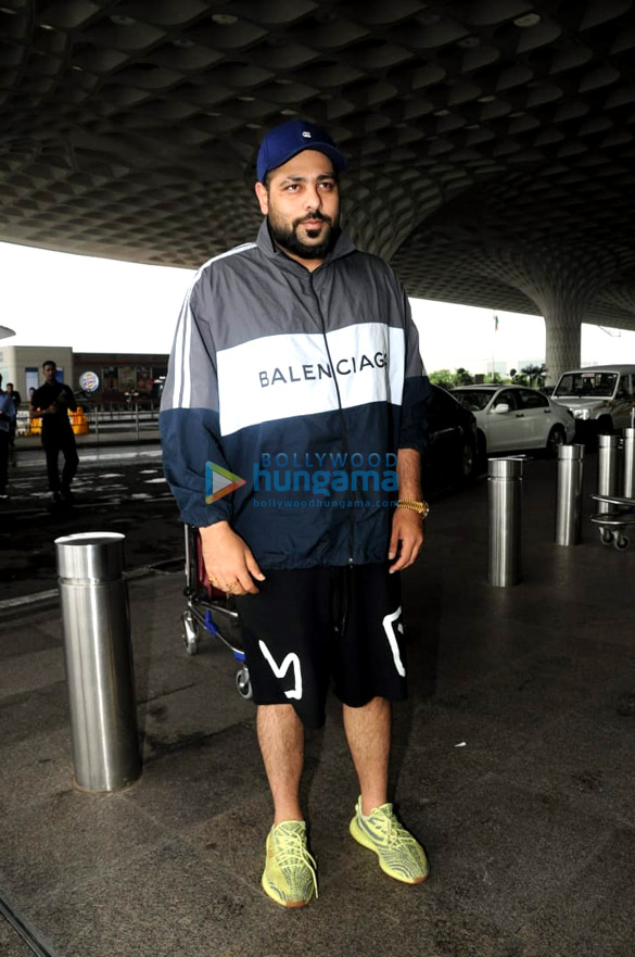 sonal chauhan and badshah snapped at theb airport 2
