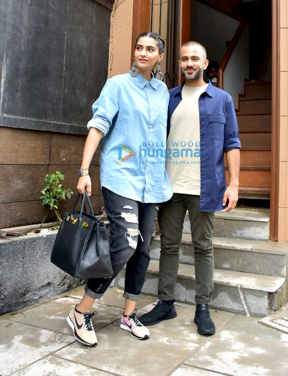sonam kapoor ahuja and anand ahuja snapped at their new store in bandra 2