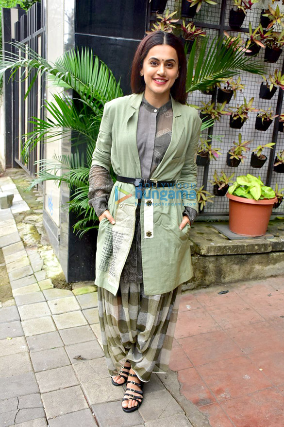 taapsee pannu and anubhav sinha snapped during media interactions for mulk 6