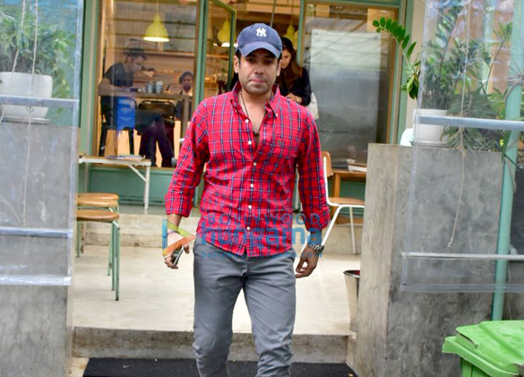 tusshar kapoor spotted at kitchen garden in bandra 6