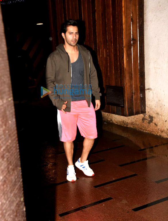 varun dhawan snapped post his gym session 5 3