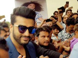 WATCH: Arjun Kapoor gets mobbed by fans in Aurangabad
