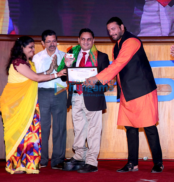 5 akashdeep saigal with shoorveer awardee dr satinder singh