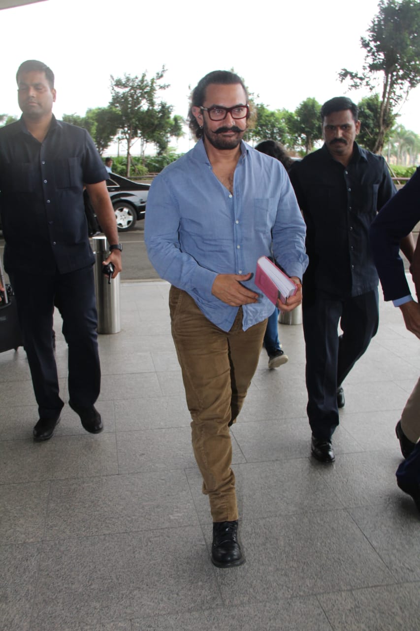 aamir khan vaani kapoor and madhur bhandarkar spotted at the airport 2