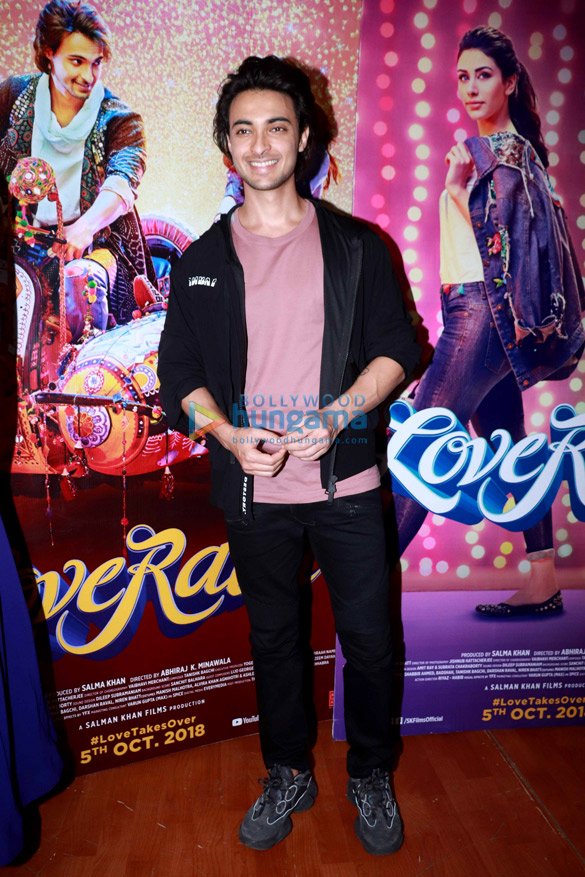 aayush sharma and warina hussain promote loveratri at k c college 3