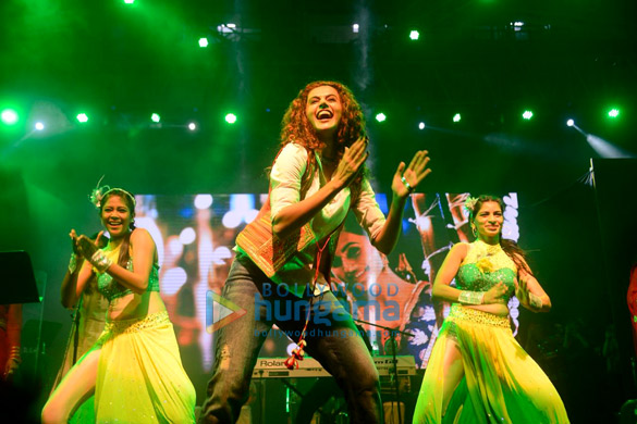 abhishek bachchan vicky kaushal taapsee pannu grace manmarziyaan concert tour 7