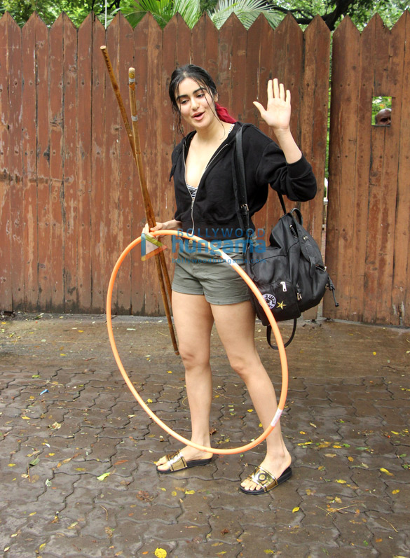 adah sharma spotted at a dance class in bandra 2