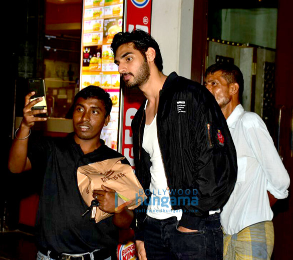 ahaan shetty snapped with friends in bandra 1