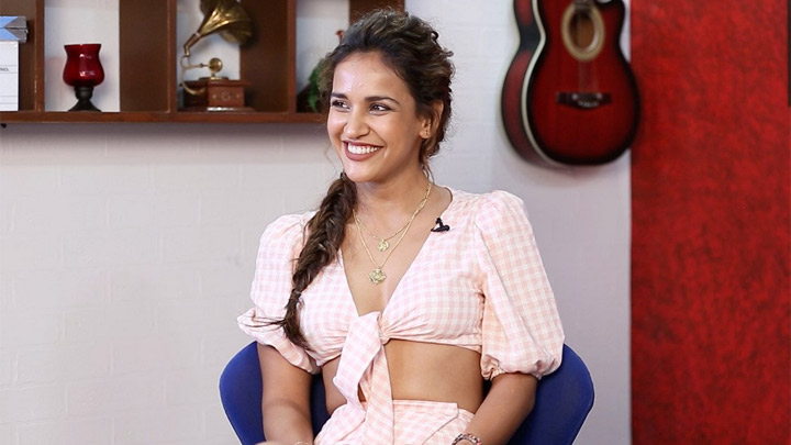 Aisha Sharma: “You cannot NOT be a SHAH RUKH KHAN fan” | RAPID FIRE | Salman | John Aisha Sharma: “You cannot NOT be a SHAH RUKH KHAN fan” | RAPID FIRE | Salman | John