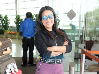 Akshay Kumar, Mandana Karimi and others snapped at Mumbai airport