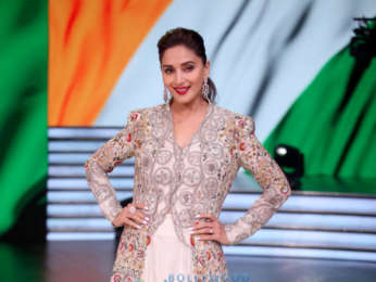Akshay Kumar and Mouni Roy promote their film Gold on Colors Dance Deewane