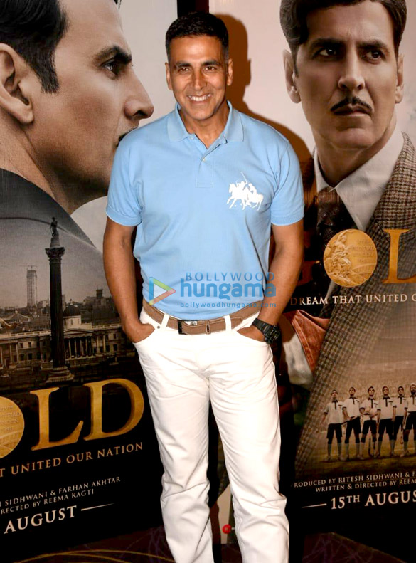 akshay kumar and mouni roy snapped promoting gold 006