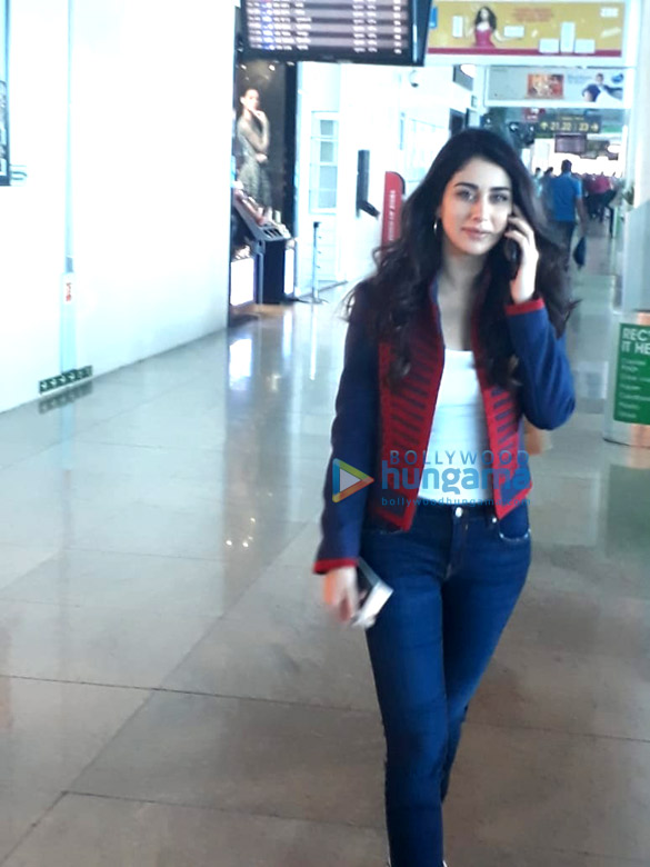 alia bhatt janhvi kapoor and others snapped at the airport 3 2