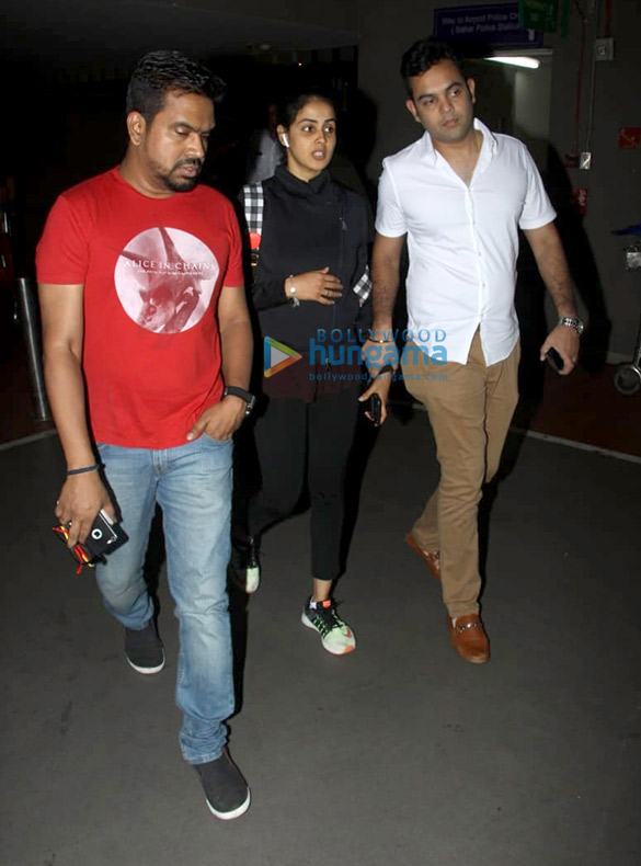 alia bhatt malaika arora and genelia dsouza snapped at the airport 3