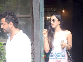 Ananya Panday, Kiara Advani, Vikas Bahl snapped at Pali Village Cafe