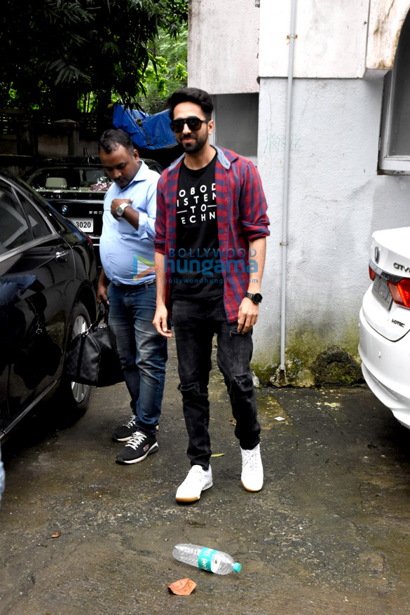ayushmann khurrana snapped in mumbai 1