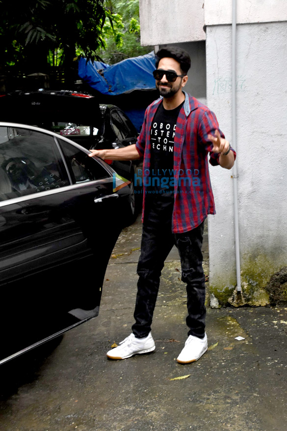 ayushmann khurrana snapped in mumbai 6