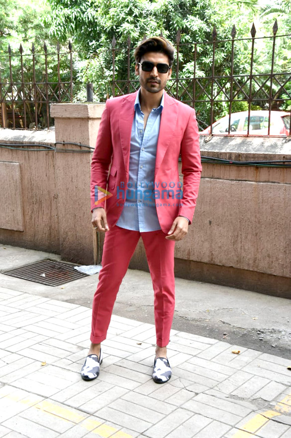 cast of paltan promote their film 2