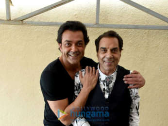 Cast of Yamla Pagla Deewana Phir Se snapped promoting the film