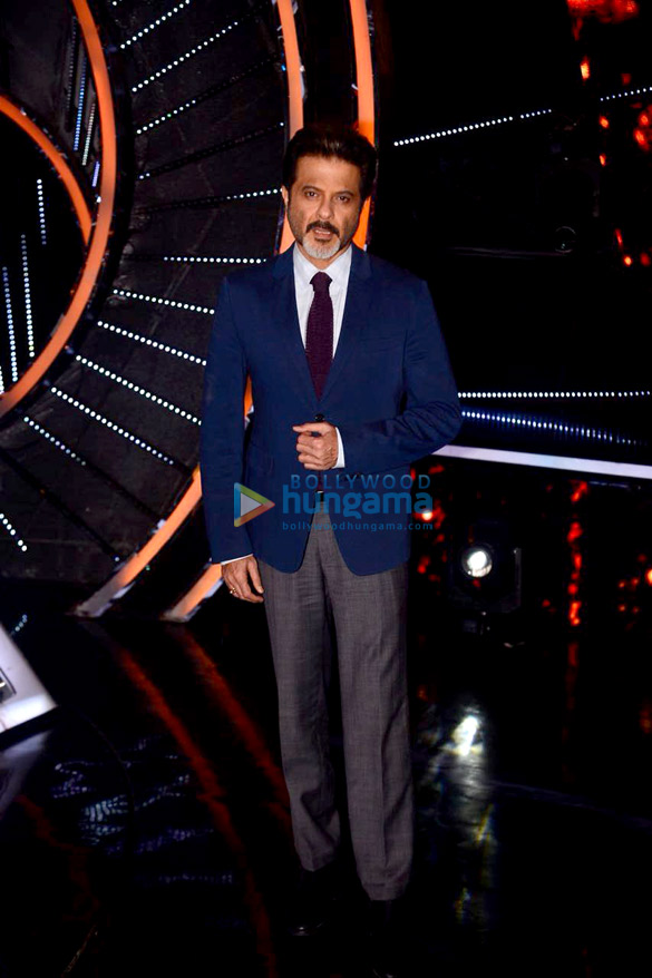 cast of the film fanney khan snapped promoting their film on sets of indian idol 10 2