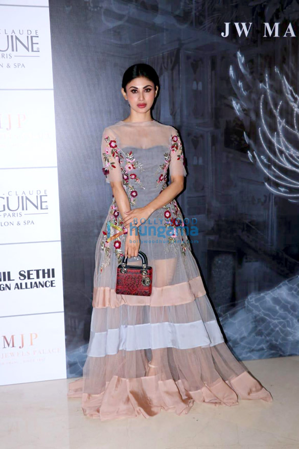 celebs grace manish malhotras fashion show 2