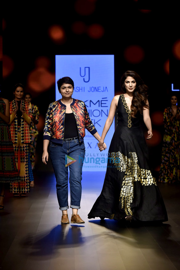 celebs grace urvashi junejas show at the lakme fashion week 001