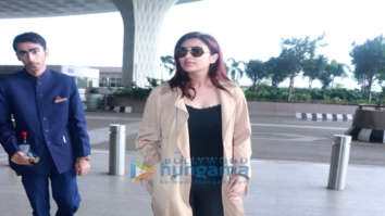 Daisy Shah and Parineeti Chopra snapped at the airport