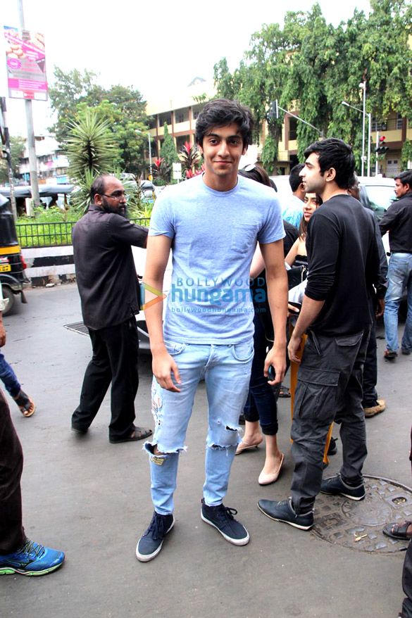 disha patani malaika arora khushi kapoor and others spotted at bastian in bandra 4