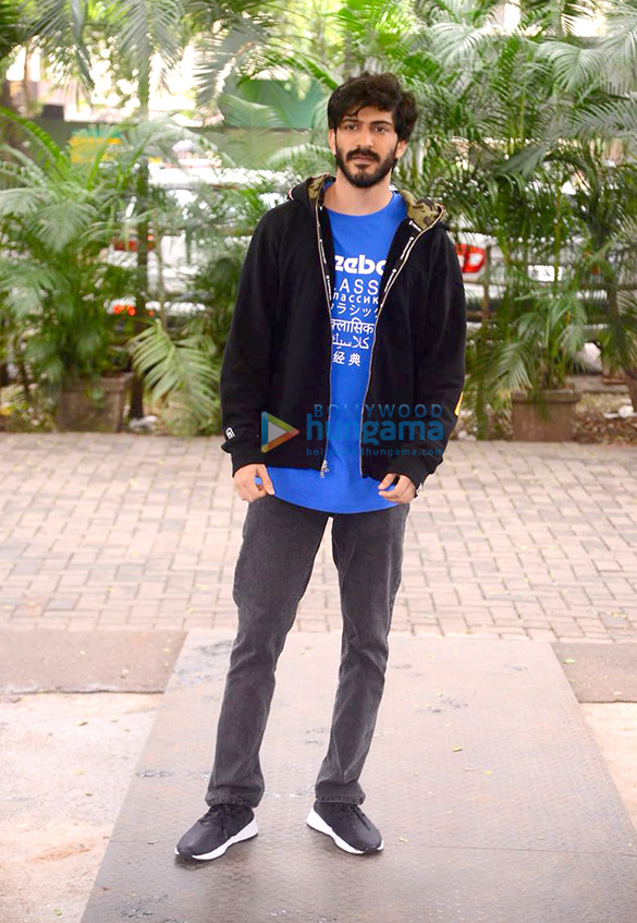 esha gupta harshvardhan kapoor grace the reebok fall winter 18 showcase 5