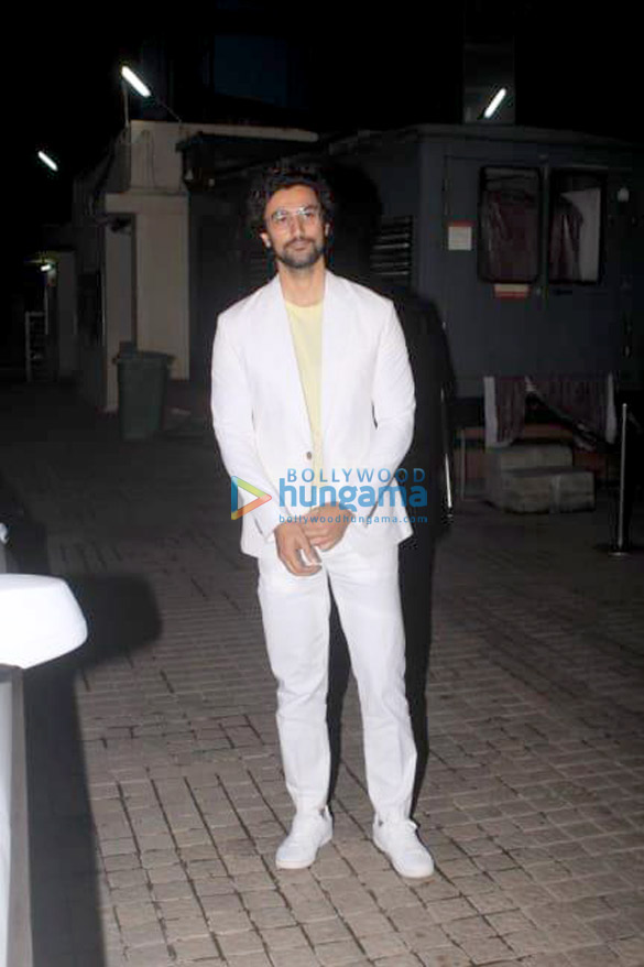 farhan akhtar and other celebs grace the special screening of gold 12