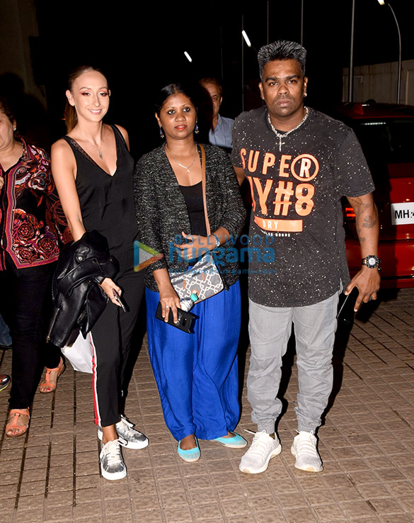 farhan akhtar and other celebs grace the special screening of gold 2 2