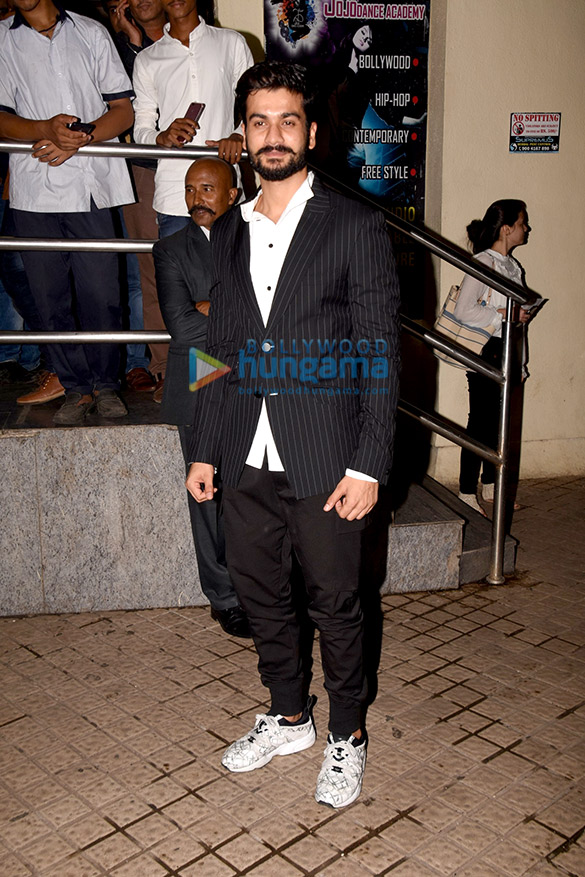 farhan akhtar and other celebs grace the special screening of gold 3 2