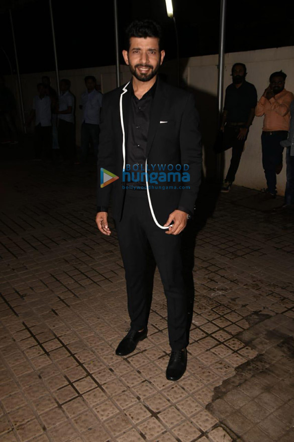 farhan akhtar and other celebs grace the special screening of gold 3