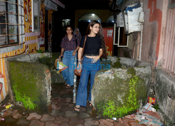 fatima sana shaikh and sanya malhotra spotted after a salon session in bandra 4