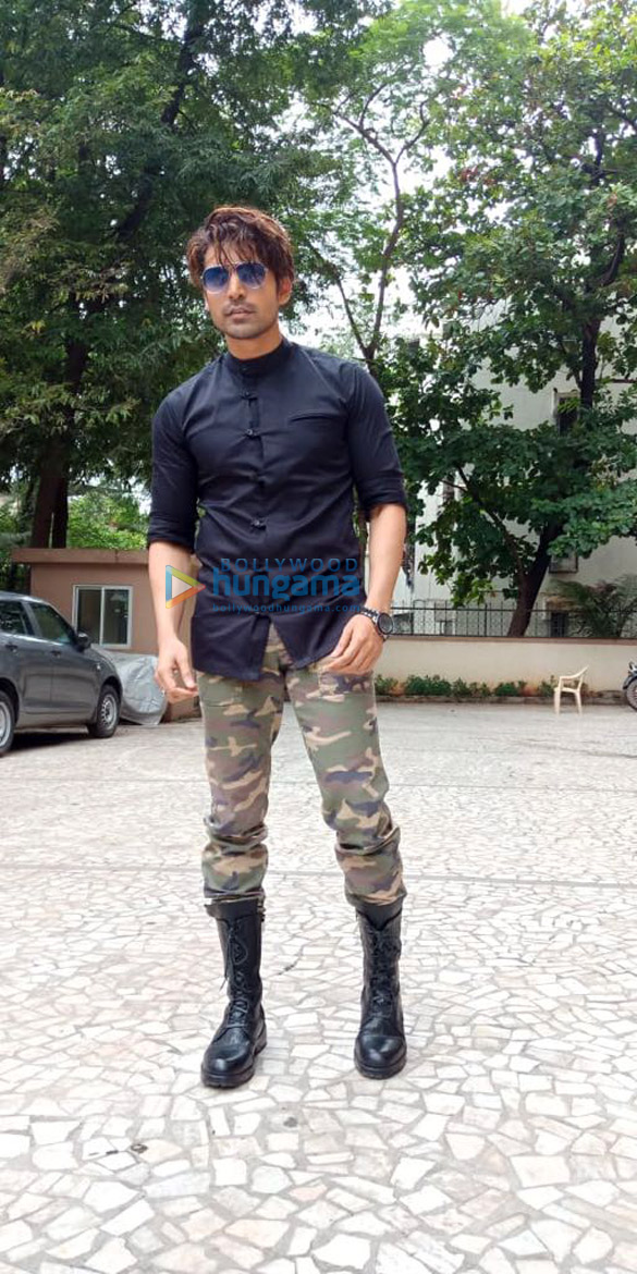 Gurmeet Choudhary snapped promoting Paltan Gurmeet Choudhary snapped promoting Paltan