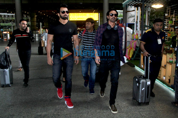 hrithik roshan pooja hegde shriya saran and others snapped at the airport 9