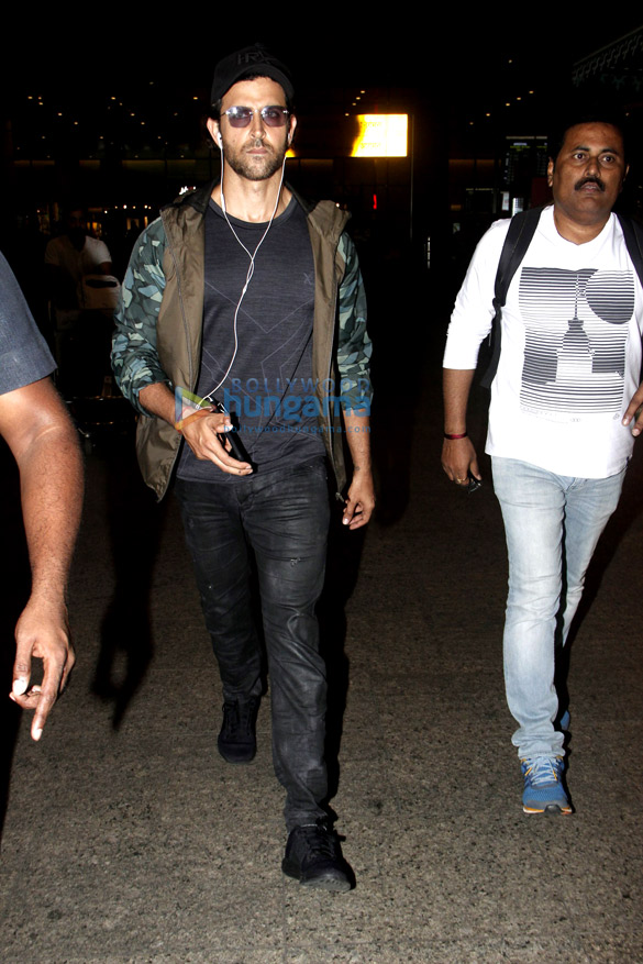 Hrithik Roshan, Sunny Deol and others snapped at the airport