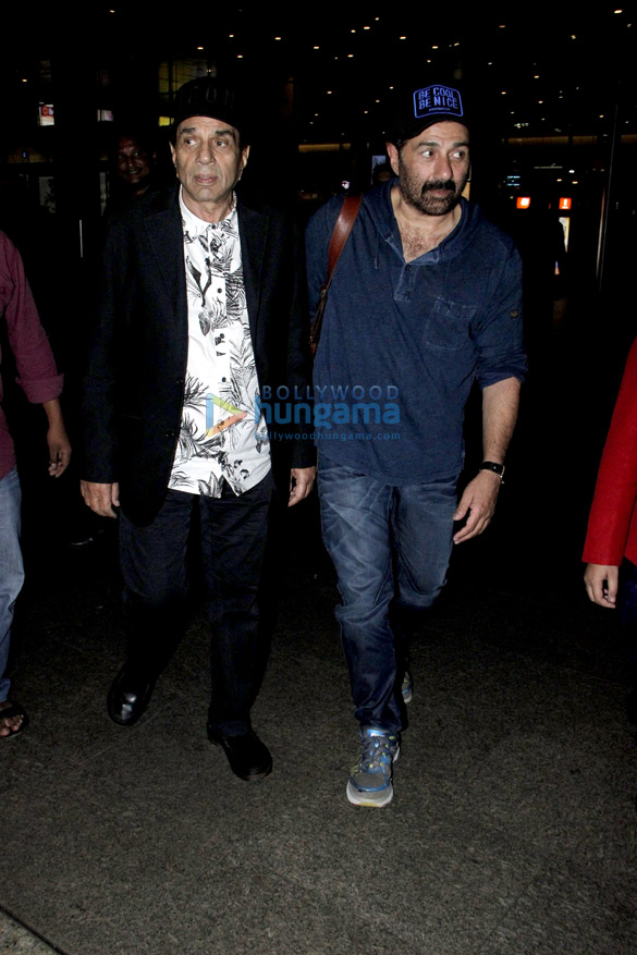 hrithik roshan sunny deol and others snapped at the airport 5