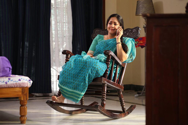 Tumhari Sulu remake: Jyothika impresses with her simplicity in Kaatrin Mozhi [see pics]