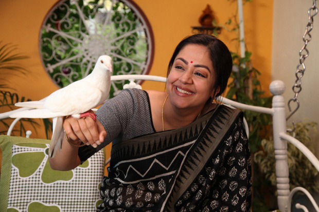 Tumhari Sulu remake: Jyothika impresses with her simplicity in Kaatrin Mozhi [see pics]
