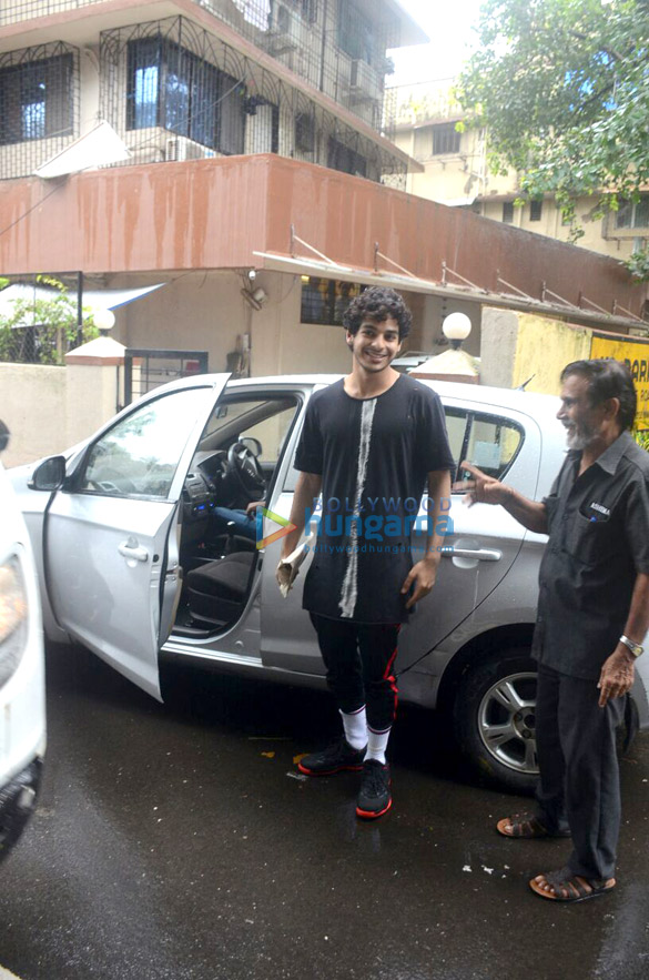 ishaan khatter snapped at the matrix office in bandra 3 2