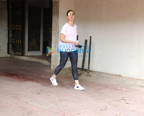 kareena kapoor khan spotted outside the gym 5