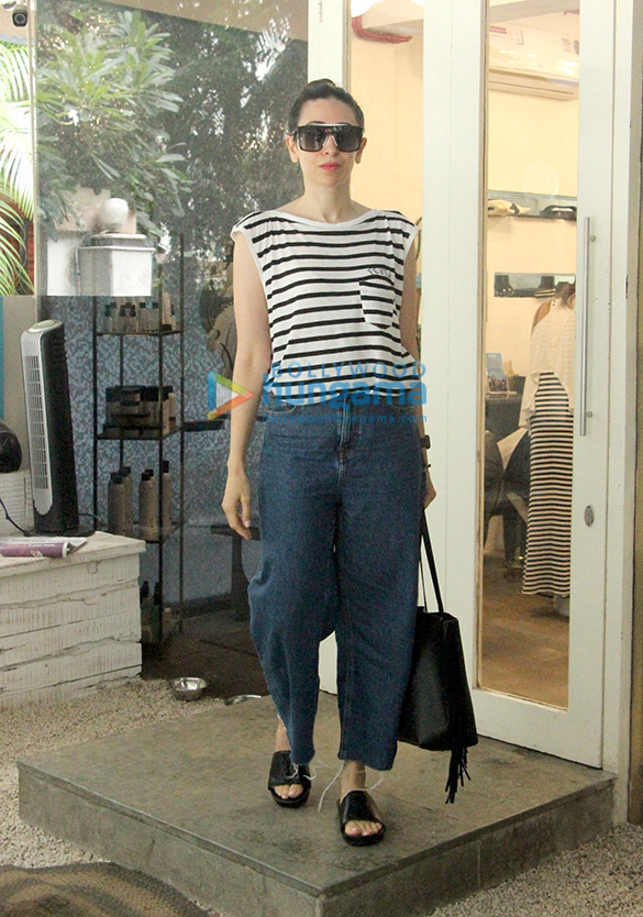 Karisma Kapoor snapped at BBlunt salon Karisma Kapoor snapped at BBlunt salon
