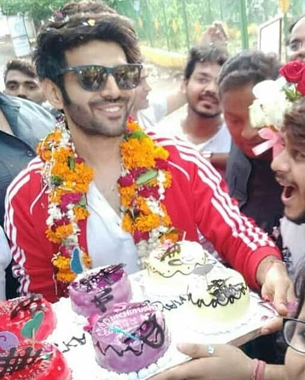 Kartik Aaryan gets a warm welcome in his hometown in Gwalior