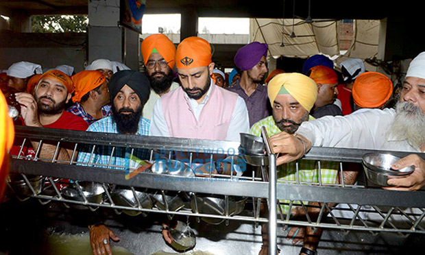 Manmarziyaan star Abhishek Bachchan visits the Golden Temple ahead of the release