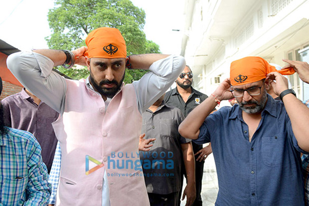 Manmarziyaan star Abhishek Bachchan visits the Golden Temple ahead of the release