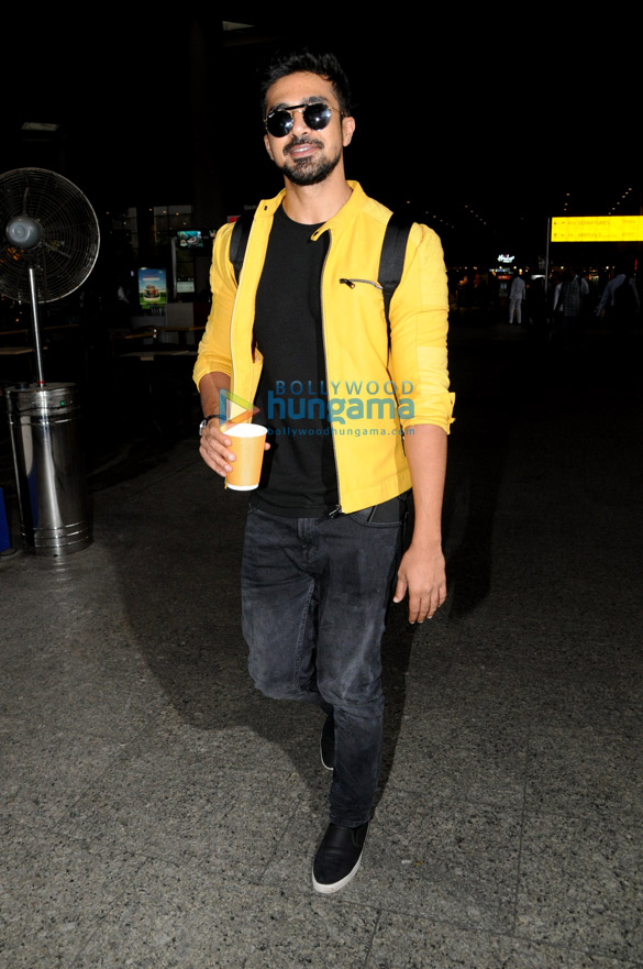 manoj bajpayee taapsee pannu and others snapped at the airport